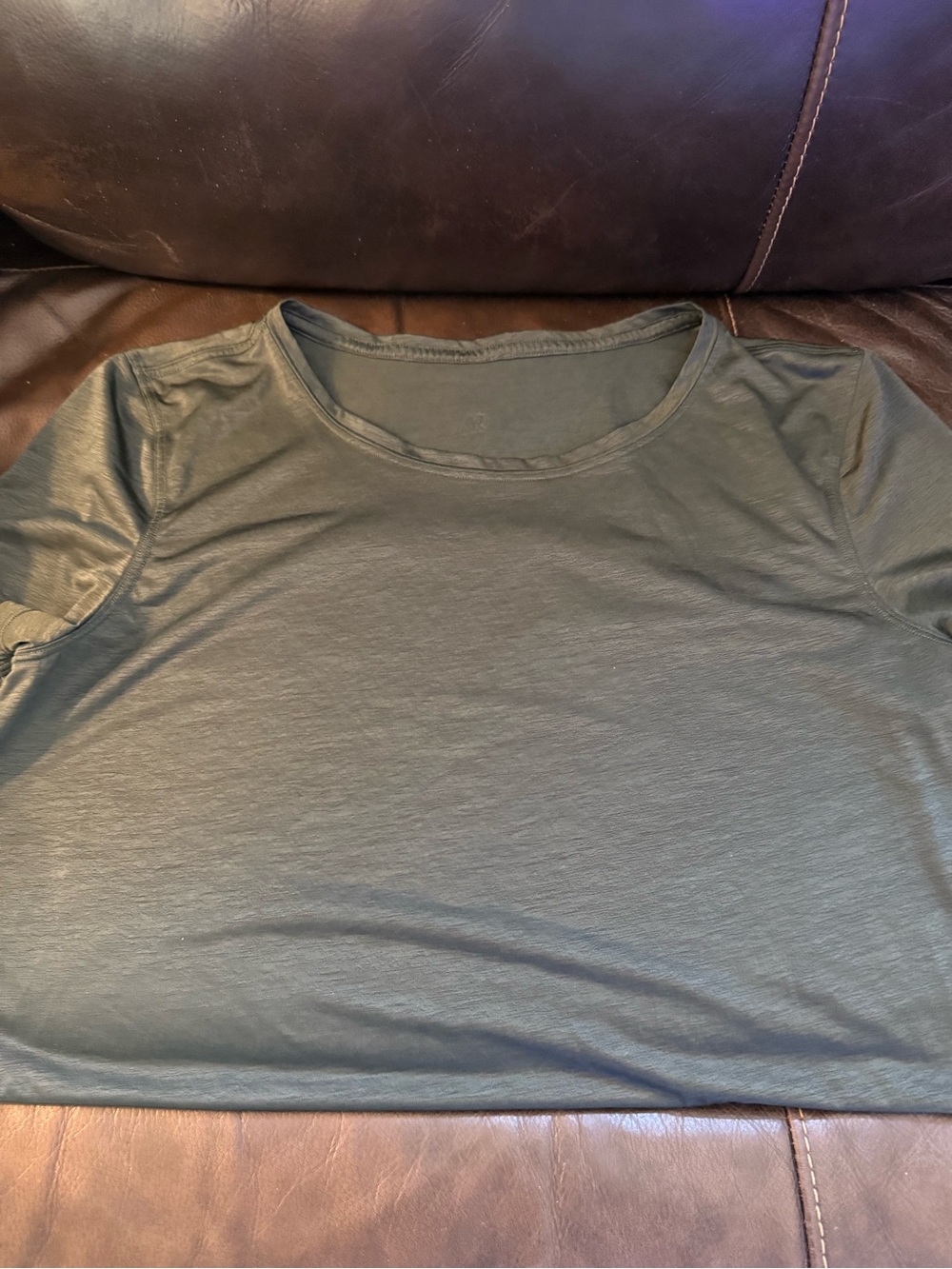 lululemon bundle Green Tee with Black Align Joggers - Picture 7 of 7